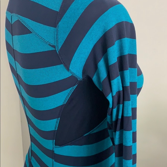 🍋lululemon Base Runner Long Sleeve- Like New - Picture 11 of 11